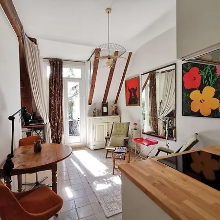 Joli Cocon Avec Terrasse Dans Le Marais 巴黎