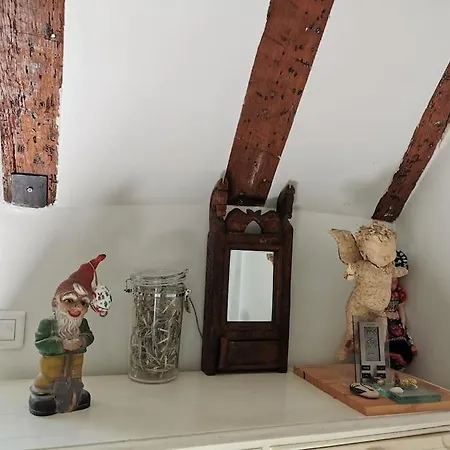 Joli Cocon Avec Terrasse Dans Le Marais * Париж