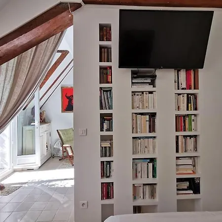 Joli Cocon Avec Terrasse Dans Le Marais Апартаменты Париж